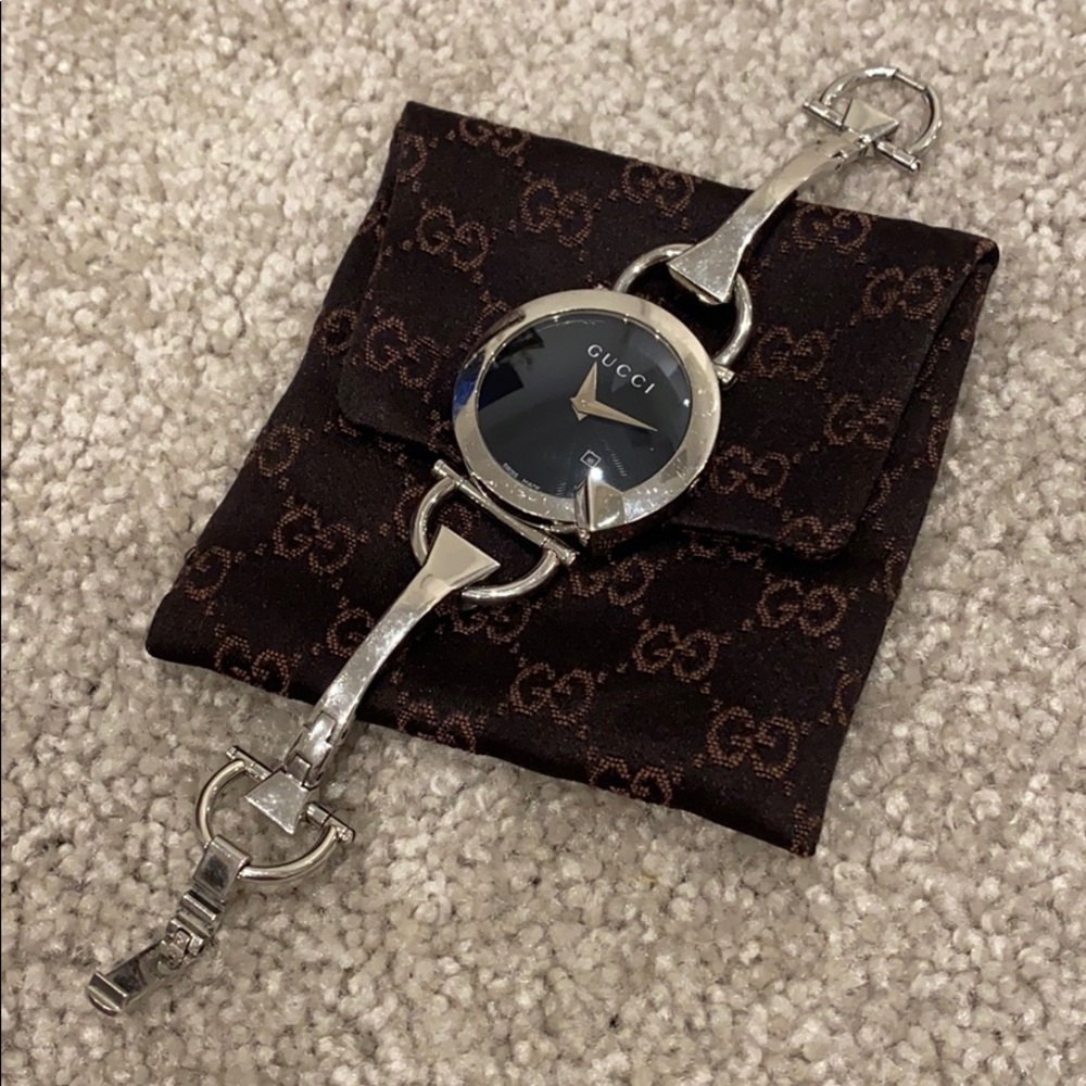 Gucci watch with dust pouch - Picture 12 of 12